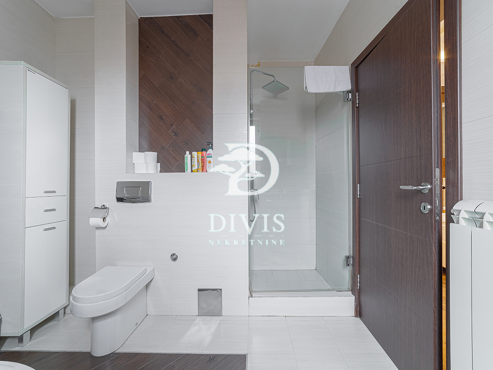 Slika 9 - Bulevar despota Stefana , Petosoban stan na prodaju, 109m2, 598.000€